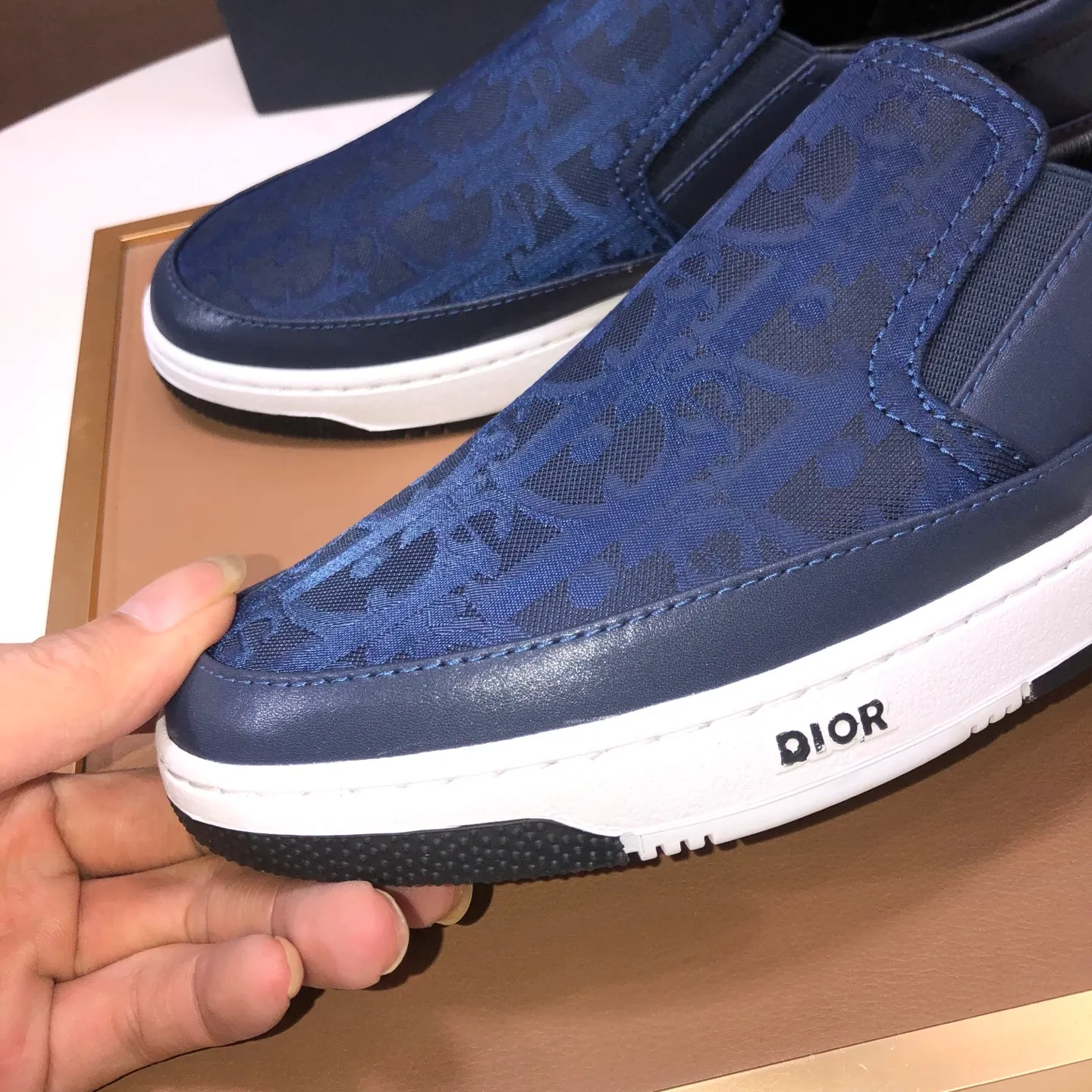 Men's shoes💰420💰【Dior】Official website global debut 🔝The latest masterpiece of high-end men's shoes brand: original special cloth fabric imported from Italy + imported sheepskin lining🔥Original toe-cap rubber outsole Soft and comfortable, making walking more convenient and comfortable! Size: 38-44 (45 can be customized)
